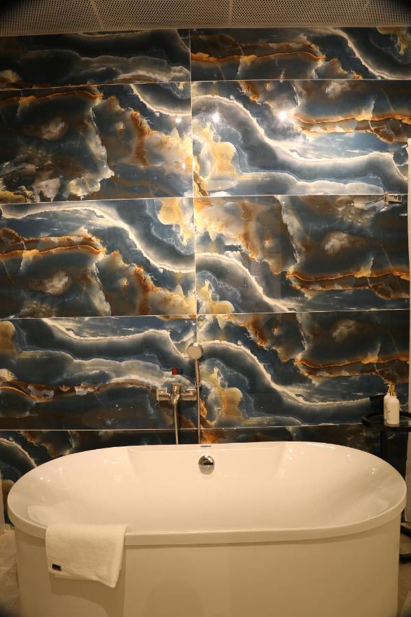 The Queendor Boutique Hotel โฮจิมินห์ซิตี้ ภายนอก รูปภาพ
