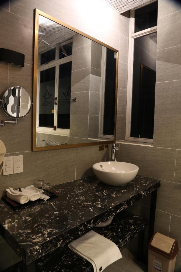 The Queendor Boutique Hotel โฮจิมินห์ซิตี้ ภายนอก รูปภาพ